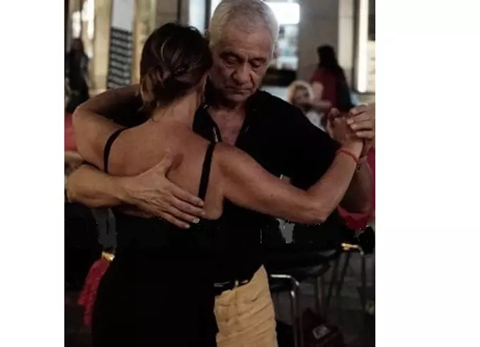 Hombre de 71 busca mujer para hacer pareja en Milano, Italia