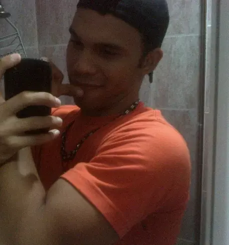 Chico de 34 busca chica para hacer pareja en Caracas, Venezuela