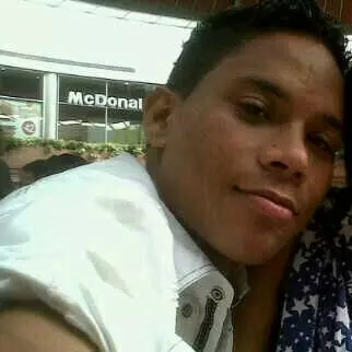 Chico de 31 busca chica para hacer pareja en PORLAMAR, Venezuela