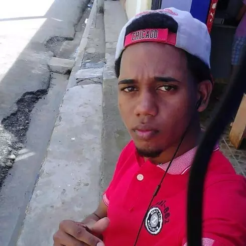 Chico de 29 busca chica para hacer pareja en Moca, República Dominicana