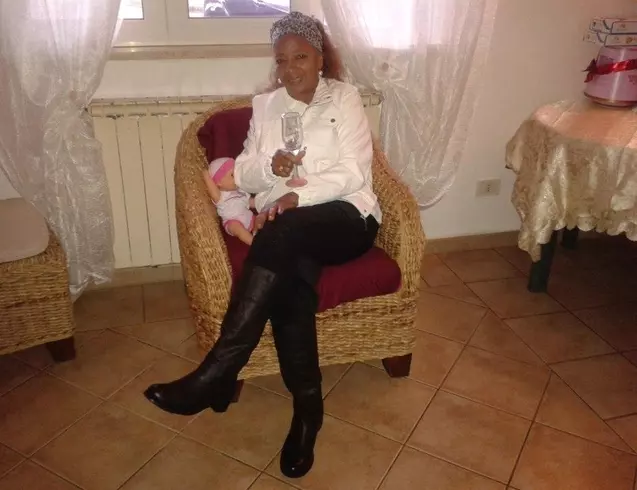 Mujer de 78 busca hombre para hacer pareja en Livorno, Italia