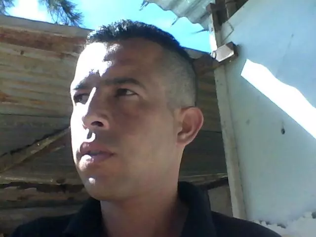 Hombre de 43 busca mujer para hacer pareja en Los teques, Venezuela