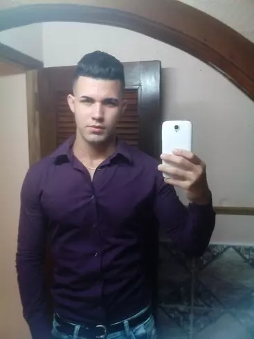 Chico de 25 busca chica para hacer pareja en Holguin, Cuba