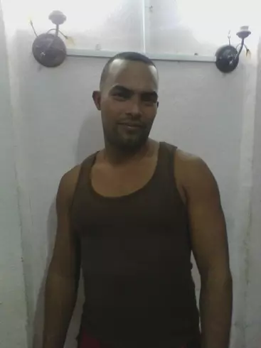 Chico de 34 busca chica para hacer pareja en Holguin, Cuba