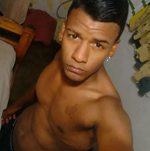 Chico de 26 busca chica para hacer pareja en GUARENAS, Venezuela