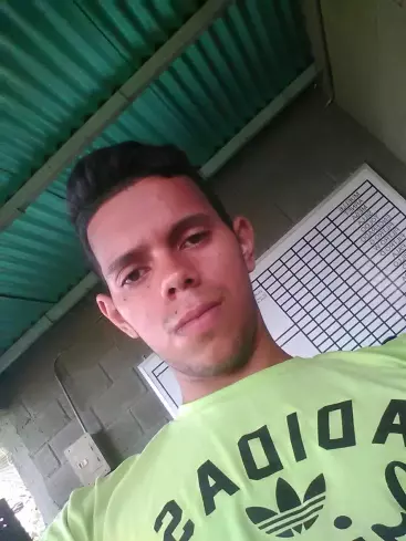 Chico de 26 busca chica para hacer pareja en Puerto cabello, Venezuela