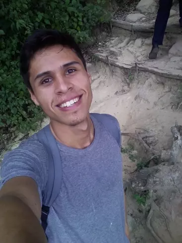 Chico de 28 busca chica para hacer pareja en Caracas, Venezuela