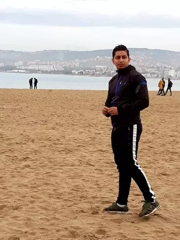 Chico de 30 busca chica para hacer pareja en Soltrro, Marruecos