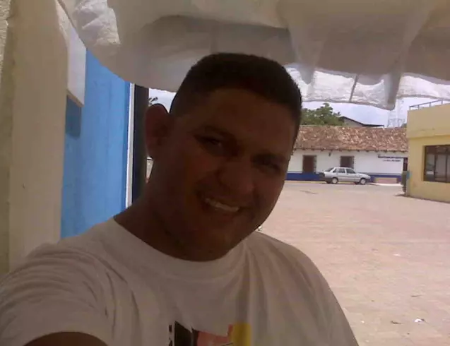Hombre de 41 busca mujer para hacer pareja en Caracas, Venezuela