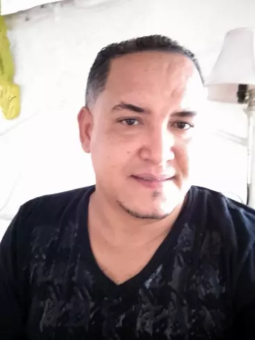 Hombre de 43 busca mujer para hacer pareja en República Dominicana