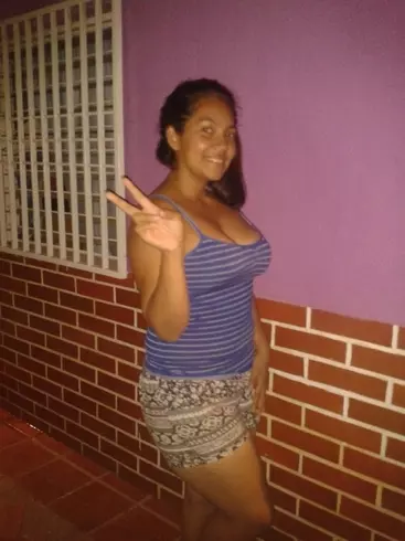 Chica de 25 busca chico para hacer pareja en Maracaibo, Venezuela