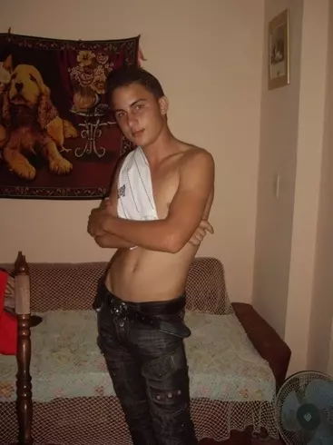 Chico de 28 busca chica para hacer pareja en Santa clara, Cuba