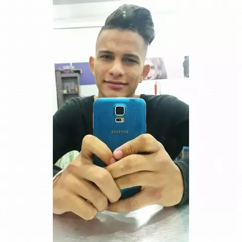 Chico de 25 busca chica para hacer pareja en Vargas, Venezuela