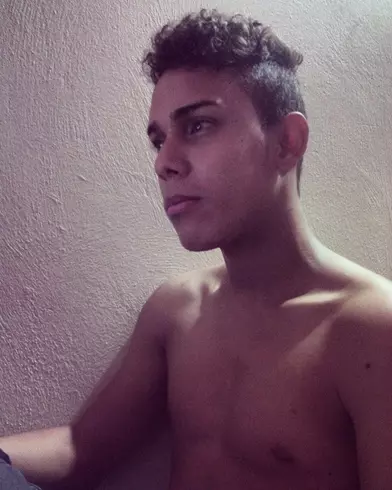 Chico de 26 busca chica para hacer pareja en PORLAMAR, Venezuela
