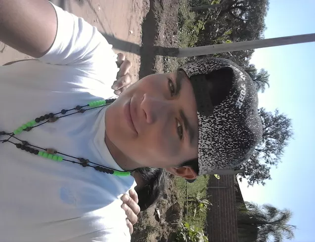 Chico de 24 busca chica para hacer pareja en Santa cruz, Bolivia