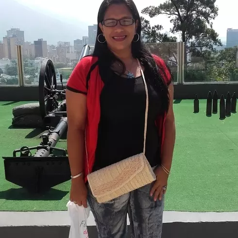 Mujer de 52 busca hombre para hacer pareja en Caracas, Venezuela