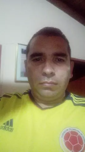Hombre de 44 busca mujer para hacer pareja en Colombia