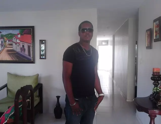Chico de 34 busca chica para hacer pareja en Santo Domingo, República Dominicana
