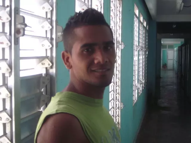 Chico de 32 busca chica para hacer pareja en Habana, Cuba