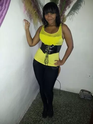 Chica de 34 busca chico para hacer pareja en Caracas, Venezuela