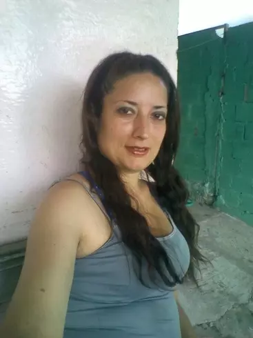 Mujer de 36 busca hombre para hacer pareja en T, Venezuela