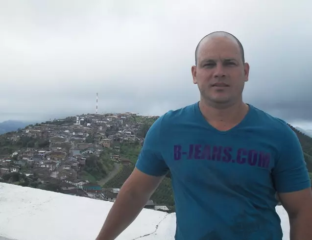 Hombre de 45 busca mujer para hacer pareja en Cartago, Colombia