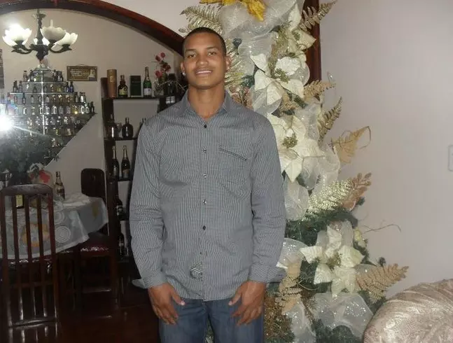 Chico de 34 busca chica para hacer pareja en Catia La Mar, Venezuela