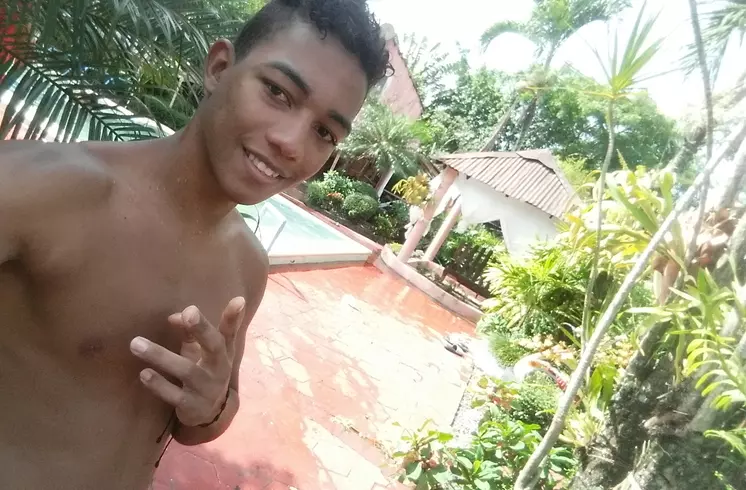 Chico de 25 busca chica para hacer pareja en Santo Domingo, República Dominicana