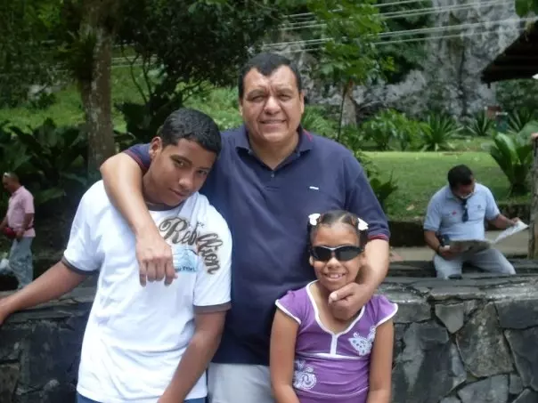 Hombre de 52 busca mujer para hacer pareja en Caracas, Venezuela