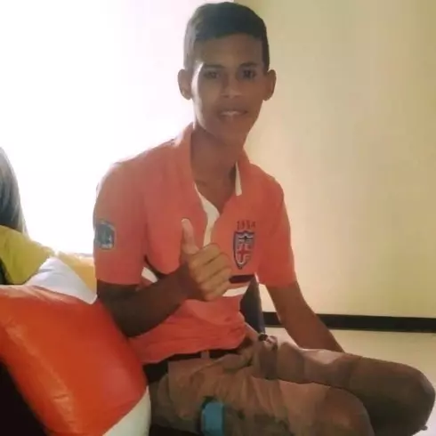 Chico de 26 busca chica para hacer pareja en Caracas, Venezuela