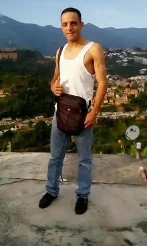 Hombre de 36 busca mujer para hacer pareja en Caracas, Venezuela
