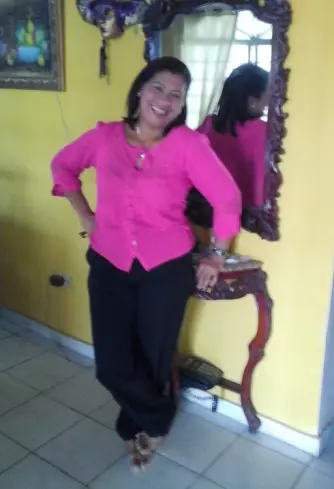 Mujer de 61 busca hombre para hacer pareja en Panamá
