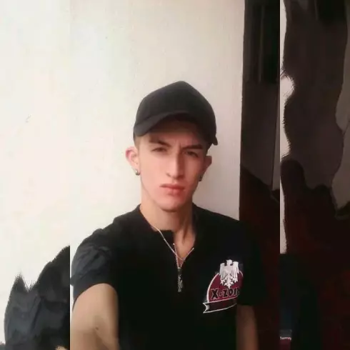 Chico de 24 busca chica para hacer pareja en Bogota, Colombia