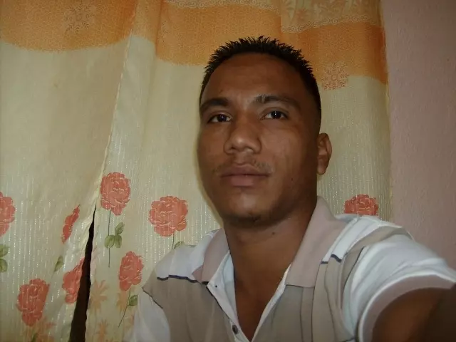 Chico de 35 busca chica para hacer pareja en Bolivar, Venezuela