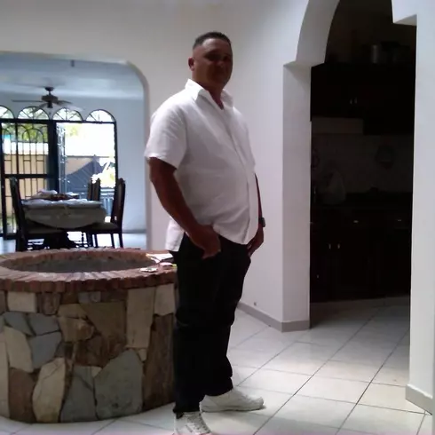 Hombre de 47 busca mujer para hacer pareja en República Dominicana