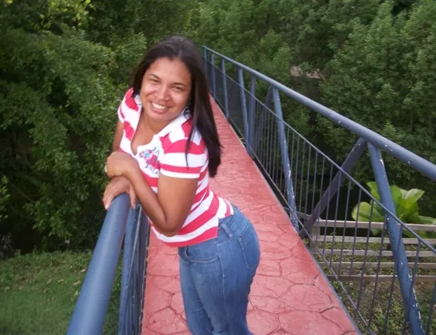 Mujer de 43 busca hombre para hacer pareja en República Dominicana