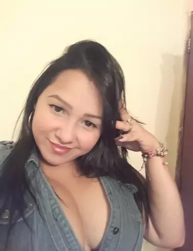 Chica de 35 busca chico para hacer pareja en Caracas, Venezuela