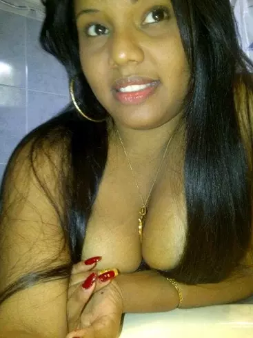 Chica de 32 busca chico para hacer pareja en Santo Domingo, República Dominicana