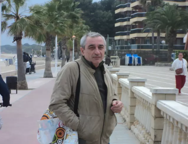 Hombre de 69 busca mujer para hacer pareja en Barcelona, España