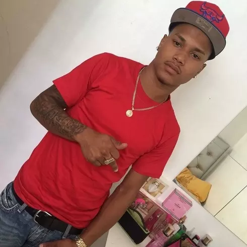 Chico de 25 busca chica para hacer pareja en Santo Domingo, República Dominicana