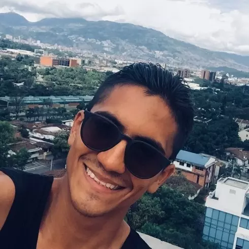 Chico de 29 busca chica para hacer pareja en Medellín, Colombia