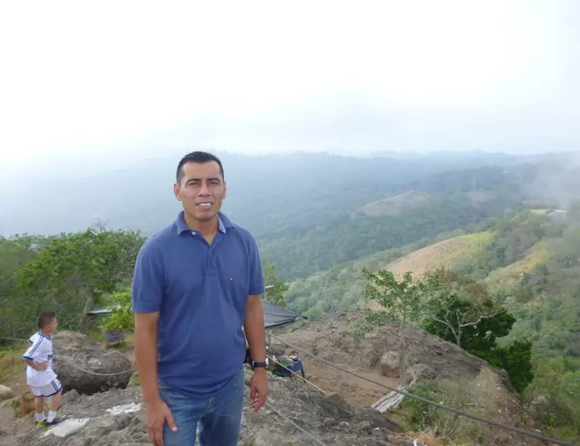 Hombre de 48 busca mujer para hacer pareja en San salvador, Salvador