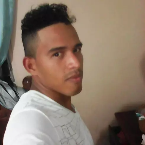 Chico de 28 busca chica para hacer pareja en Puerto la cruz, Venezuela