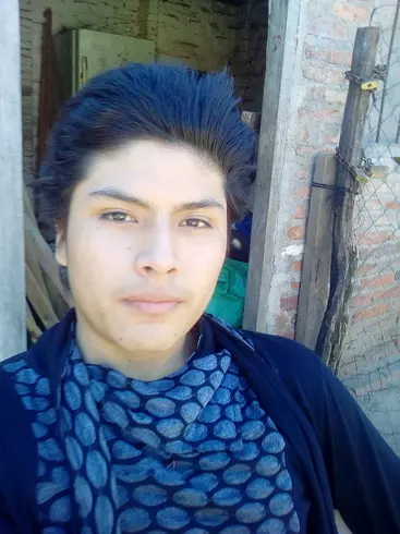 Chico de 23 busca chica para hacer pareja en Bolivia