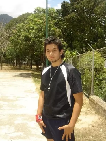 Chico de 34 busca chica para hacer pareja en Caracas, Venezuela