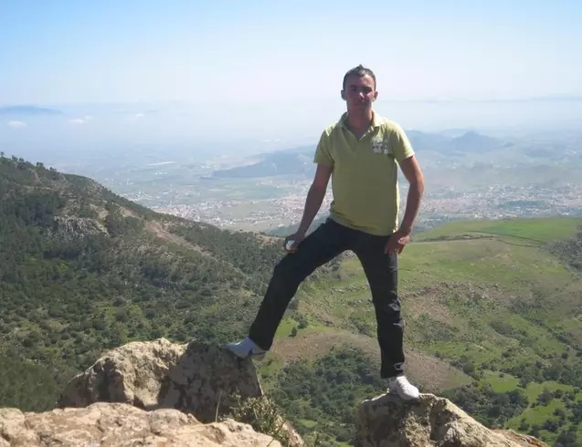 Chico de 34 busca chica para hacer pareja en Melilla, España