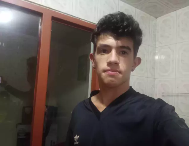 Chico de 19 busca chica para hacer pareja en Bogotá D.C, Colombia