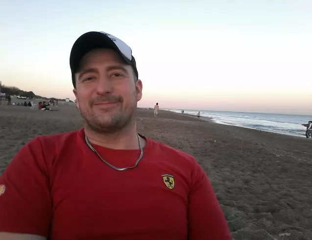 Hombre de 44 busca mujer para hacer pareja en Moron, Argentina