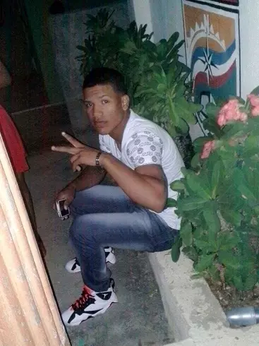 Chico de 26 busca chica para hacer pareja en Santo Domingo, República Dominicana