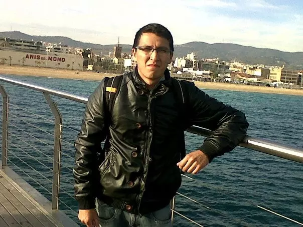 Hombre de 37 busca mujer para hacer pareja en Barcelona, España